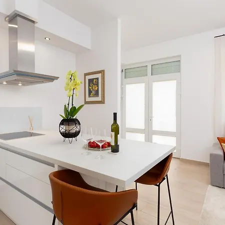 Stylish Mediterraneo Apartment *